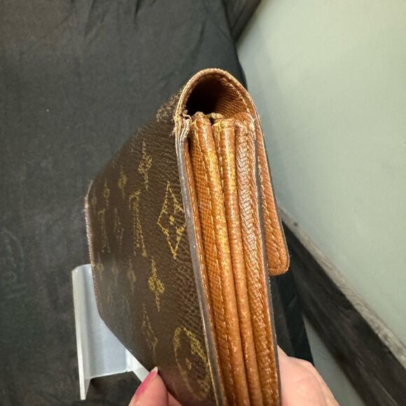 Louis Vuitton Vintage Sarah Wallet - Picture 6 of 10